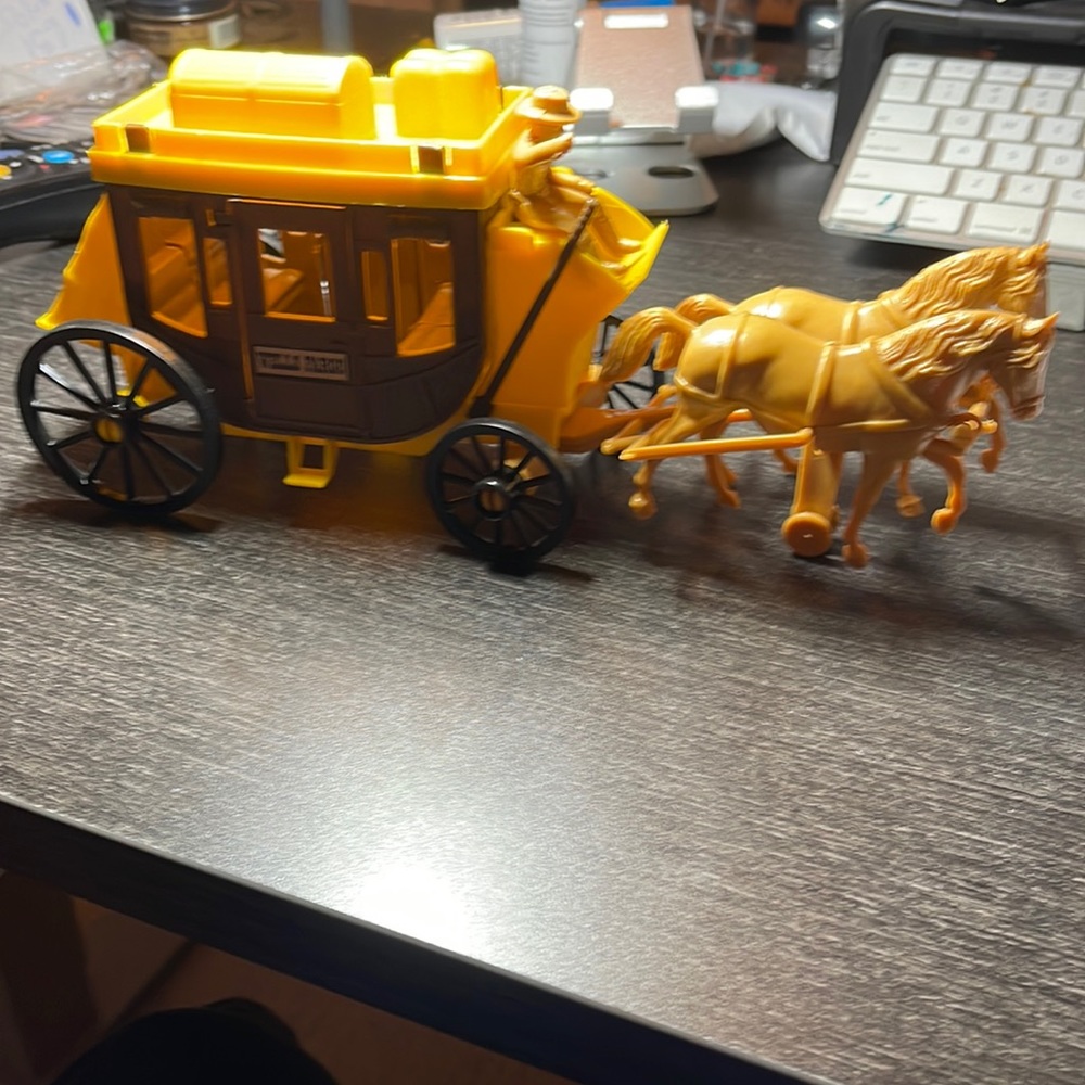 WELLS FARGO STAGE HORSE DRAWN COACH YELLOW BROWN
